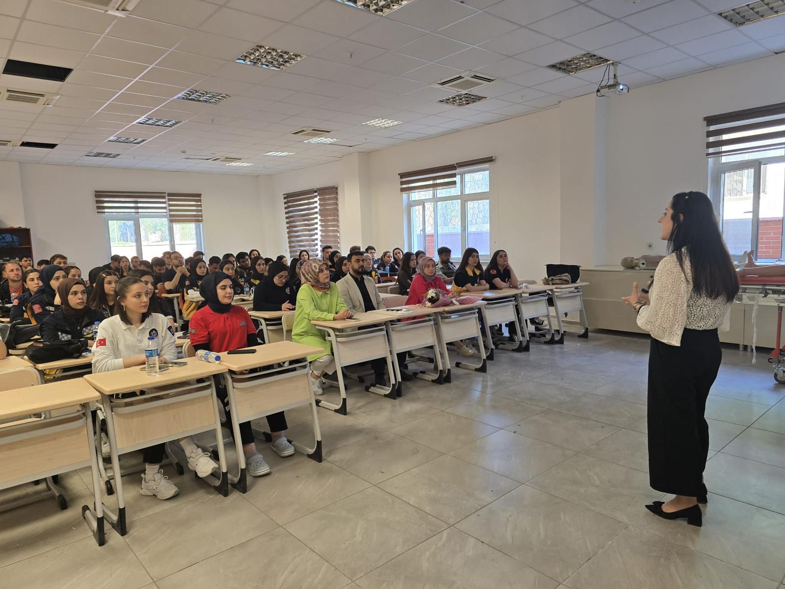 Üniversitemizde “İlk ve Acil Yardım: Kariyer Yolu” Başlıklı Söyleşi Gerçekleştirildi