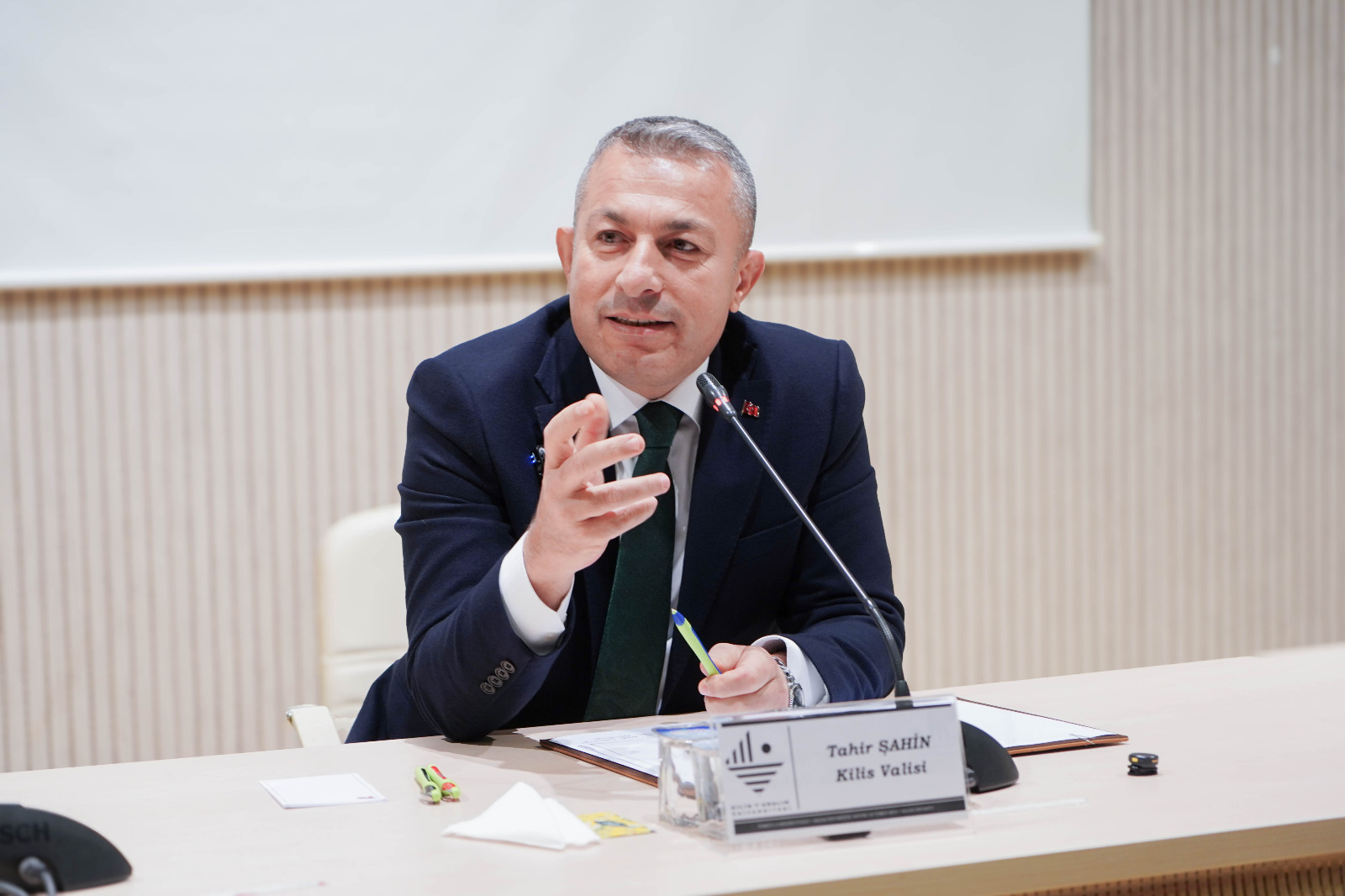 Kilis Valisi Tahir Şahin’den Üniversitemizde “Liderlik” Üzerine İlham Veren Söyleşi